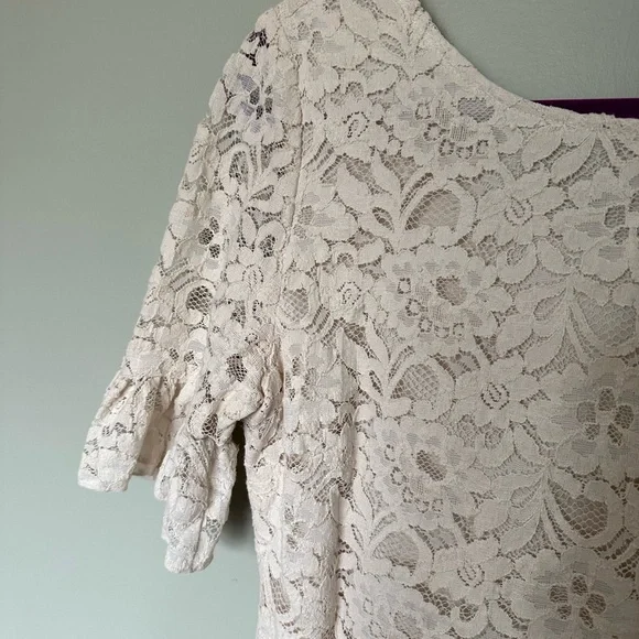 Lace Dress - Picture 2 of 4